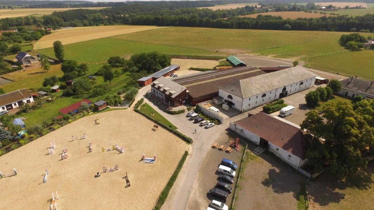 Penzion Jizdarna Sucha Litomyšl Buitenkant foto